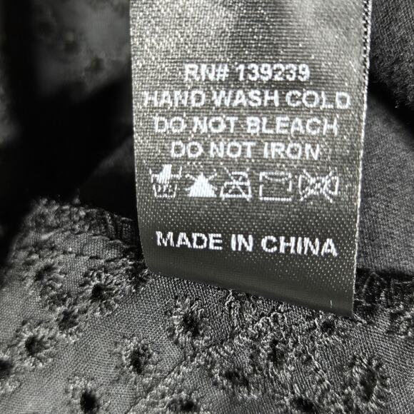 Pomander Place Emi Tee Womens Large Eyelet Flutter Sleeve Scallop Hem Tuckernuck - Picture 12 of 12